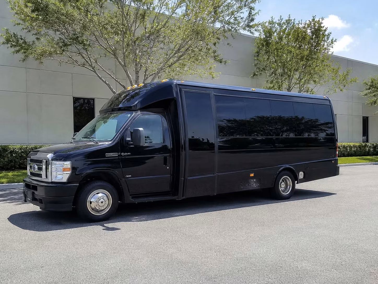 pasadena 20 passenger minibus rental